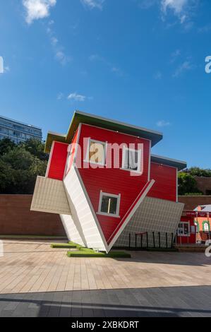 Upside Down House in Liverpool One Stockfoto