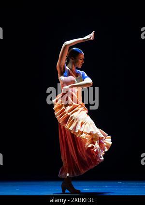 Sadlers Wells Theatre, London, Großbritannien. Juni 2024. Ballett Nacional de España Invocación. Invocación zeigt vier Werke, die die Eckpfeiler des spanischen Tanzes vom 12. Bis 15. Juni abdecken. Der künstlerische Leiter Rubén Olmo kuratiert diesen allumfassenden Abend mit lebendigem und farbenfrohem Flamenco, traditionellem Bolero, zeitgenössischem Tanz und klassischem Ballett mit 38 Tänzern. Quelle: Malcolm Park/Alamy Live News Stockfoto