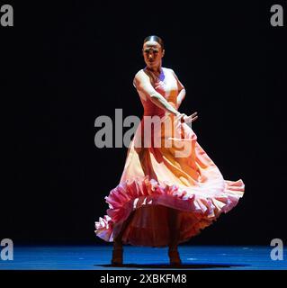 Sadlers Wells Theatre, London, Großbritannien. Juni 2024. Ballett Nacional de España Invocación. Invocación zeigt vier Werke, die die Eckpfeiler des spanischen Tanzes vom 12. Bis 15. Juni abdecken. Der künstlerische Leiter Rubén Olmo kuratiert diesen allumfassenden Abend mit lebendigem und farbenfrohem Flamenco, traditionellem Bolero, zeitgenössischem Tanz und klassischem Ballett mit 38 Tänzern. Quelle: Malcolm Park/Alamy Live News Stockfoto