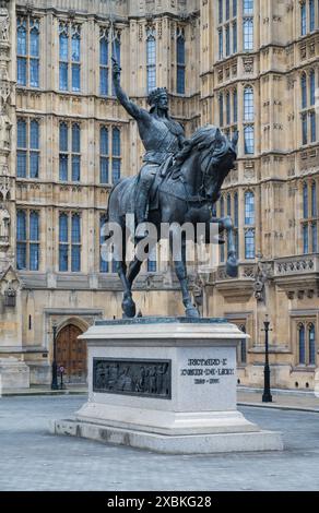 Bronzestatue von Richard Coeur de Lion im Old Palace Yard Palace of Westminster Houses of Parliament Westminster London England Großbritannien Stockfoto