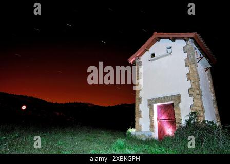 Kabine in einem Feld von Bustarviejo, Madrid, Spanien Stockfoto