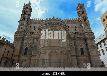 Die Kathedrale von Palermo ist ein architektonischer Komplex in Palermo (Sizilien, Italien). Die Kirche wurde 1185 von Walter Ophamil, dem anglo-normannischen Ar, errichtet Stockfoto