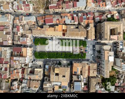 Von oben nach unten auf die Piazza Cavour in Sizilien, Favara, Italien Stockfoto