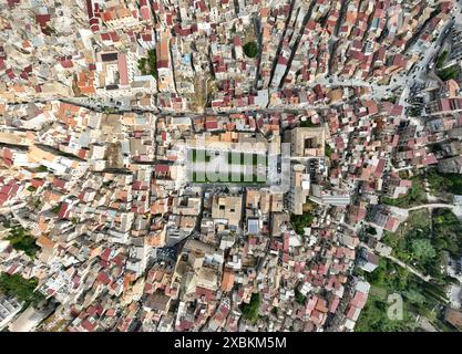 Von oben nach unten auf die Piazza Cavour in Sizilien, Favara, Italien Stockfoto