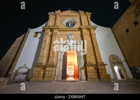 Kathedrale von San Gerlando in Agrigento, Sizilien, Italien bei Nacht. Stockfoto