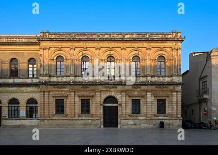 Palazzo della Sovrintendenza ai Beni Culturali della Provincia di Siracusa, Sizilien, Italien Stockfoto