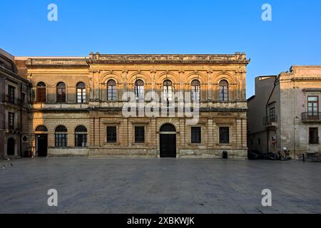 Palazzo della Sovrintendenza ai Beni Culturali della Provincia di Siracusa, Sizilien, Italien Stockfoto