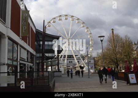 Das Bristol Wheel am Millennium Square, Bristol Harbour, Bristol, England, Großbritannien. Februar 2024. Stockfoto