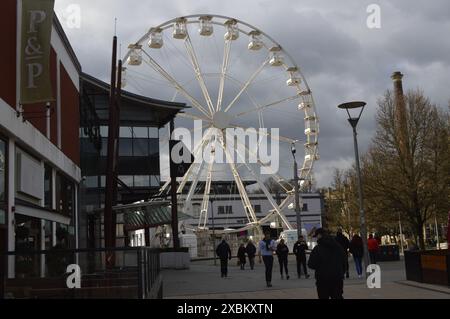 Das Bristol Wheel am Millennium Square, Bristol Harbour, Bristol, England, Großbritannien. Februar 2024. Stockfoto