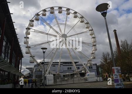 Das Bristol Wheel am Millennium Square, Bristol Harbour, Bristol, England, Großbritannien. Februar 2024. Stockfoto