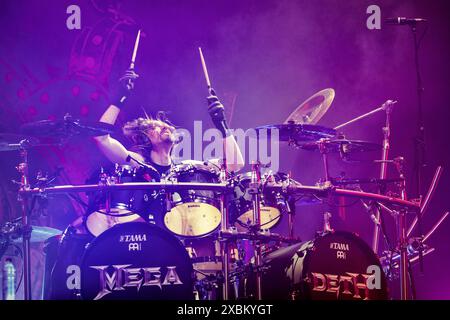 Solvesborg, Schweden. Juni 2024. Die US-amerikanische Metal-Band Megadeth gibt ein Live-Konzert während des schwedischen Musikfestivals Sweden Rock Festival 2024 in Solvesborg. Hier ist Drummer Dirk Verbeuren live auf der Bühne zu sehen. Stockfoto