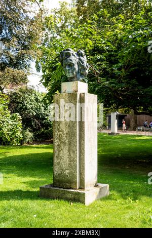 Denkmal für den deutschen Komponisten Ludwig van Beethoven im Jardin du Luxembourg im 6. Arrondissement von Paris, Paris, Frankreich. Stockfoto