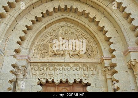 Tympanon des Portals der Kirche Notre-Dame aus dem 12. Jahrhundert, Detail, Priory, Priory, Abtei, Jüngstes Gericht, Kunst und Handwerk, Details Stockfoto