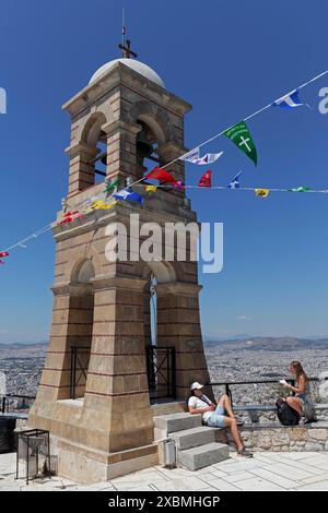 Glockenturm auf dem Lycabettus-Hügel, Lykavittos, Aussichtsterrasse, Athen, Griechenland Stockfoto