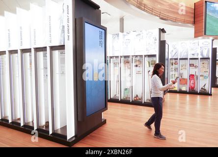 Dorf Pinehurst, Vereinigte Staaten. Juni 2024. Ein neuer Umkleideraum in der World Golf Hall of Fame im USGA Experience Building bei der 124. US Open Championship im Pinehurst Resort & C.C. (Golfplatz Nr. 2) ist zu sehen. In Pinehurst, NC am Mittwoch, 12. Juni 2024. Foto: John Angelillo/UPI Credit: UPI/Alamy Live News Stockfoto