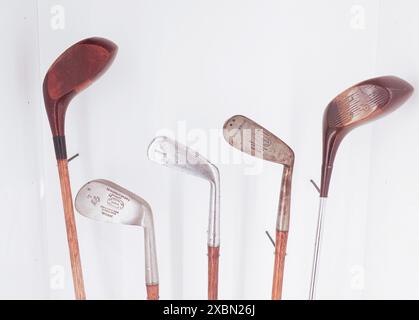 Dorf Pinehurst, Vereinigte Staaten. Juni 2024. Ein Bobby Jones Spind ist in einem neuen Umkleideraum der Hall of Fame in der World Golf Hall of Fame im USGA Experience Building der 124. U.S. Open Championship im Pinehurst Resort & C.C. (Golfplatz Nr. 2) ausgestellt. In Pinehurst, NC am Mittwoch, 12. Juni 2024. Foto: John Angelillo/UPI Credit: UPI/Alamy Live News Stockfoto