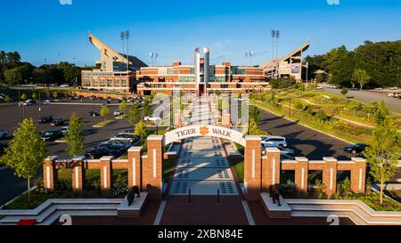 Clemson, SC - 8. Juni 2024: Clemson Tiger Walk vor dem Memorial Stadium auf dem Clemson University Campus Stockfoto