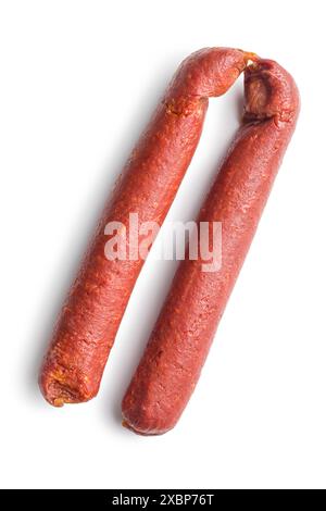 Geräucherte Salamiwürste auf weißem Hintergrund. Stockfoto