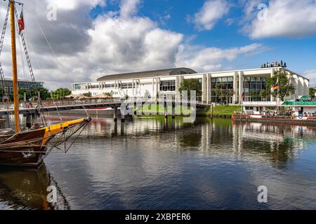 Musik- und Kongresshalle Lübeck an der Trave, Hansestadt Lübeck, Schleswig-Holstein, Deutschland | das Musik- und Kongresszentrum an der Trave, Stockfoto