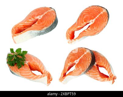 Set von frischen rohen Lachsfischsteaks, isoliert auf weißem Hintergrund Stockfoto