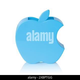 Bleistifthalter in Form eines Apple Inc. Markenlogos, isoliert auf weißem Hintergrund Stockfoto