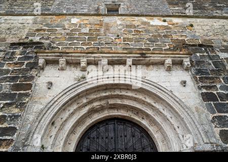 La Puerta del Poder der Kirche Santa María de los Ángeles in San Vicente de la Barquera, Kantabrien, Spanien Stockfoto