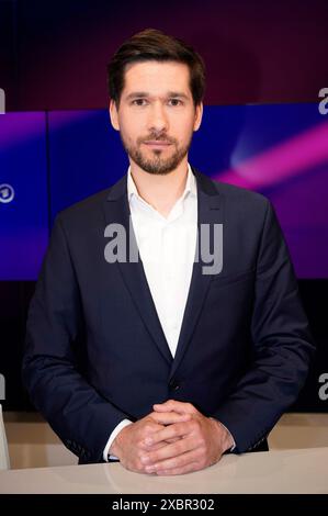 Vassili Golod in der ARD-Talkshow maischberger im Studio Berlin Adlershof. Berlin, 12.06.2024 *** Vassili Golod in der ARD Talkshow maischberger im Studio Berlin Adlershof Berlin, 12 06 2024 Foto:XT.xBartillax/xFuturexImagex maischberger1206 4605 20240613 Stockfoto