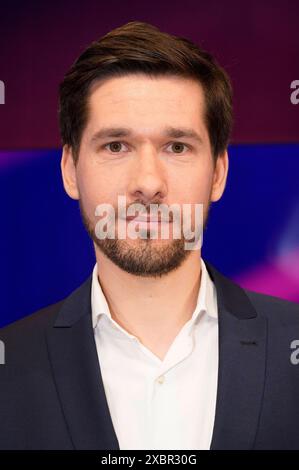 Vassili Golod in der ARD-Talkshow maischberger im Studio Berlin Adlershof. Berlin, 12.06.2024 *** Vassili Golod in der ARD Talkshow maischberger im Studio Berlin Adlershof Berlin, 12 06 2024 Foto:XT.xBartillax/xFuturexImagex maischberger1206 4607 20240613 Stockfoto