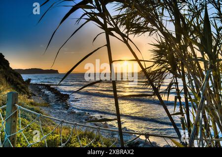 Sonnenuntergang am Strand von Roda auf Korfu Stockfoto