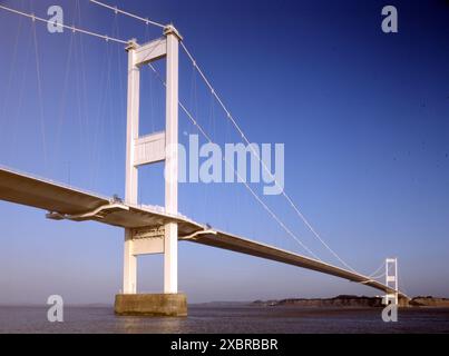 Die Severn Bridge, eine Hängebrücke über den Fluss Severn zwischen Wales und England, ersetzte eine Fähre, die schon aus dem Mittelalter betrieben wurde. Stockfoto