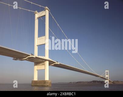 Die Severn Bridge, eine Hängebrücke über den Fluss Severn zwischen Wales und England, ersetzte eine Fähre, die schon aus dem Mittelalter betrieben wurde. Stockfoto