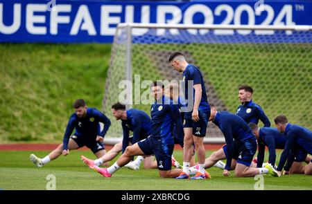 Ché Adams und Ryan Jack während eines Trainings im Stadion am Groben in Garmisch-Partenkirchen. Bilddatum: Donnerstag, 13. Juni 2024. Stockfoto