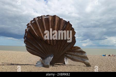 Jakobsmuschel am Strand Suffolk England Stockfoto