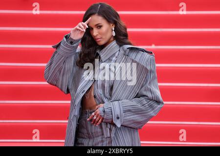 Cindy Bruna kommt zu der Premiere des Films 'FURIOSA : A MAD MAX SAGA' im Palais de Festival im Rahmen der 77. Internationale Filmfestspiele von Cannes. Stockfoto