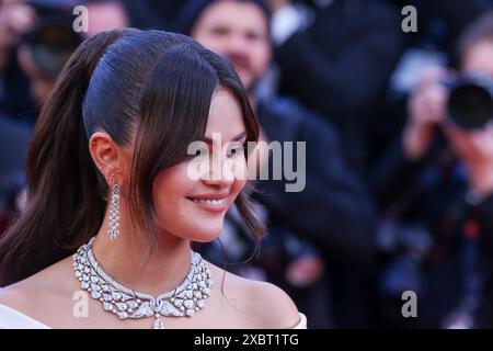 Cannes, Frankreich. Mai 2024. Selena Gomez kommt zu der Premiere des Films 'Emilia Perez' im Palais de Festival im Rahmen der 77. Internationale Filmfestspiele von Cannes. Quelle: dpa/Alamy Live News Stockfoto