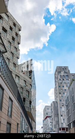 Paris, Frankreich, 12. Juni 2024, Stadtbild des 13. Bezirks mit moderner Architektur, nur redaktionell. Stockfoto
