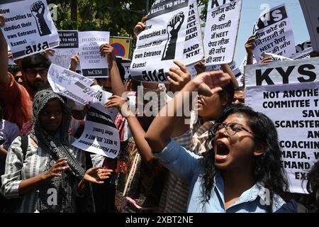 Neu-Delhi, Indien. Juni 2024. PATNA, INDIEN - 10. JUNI: JNUSU-Aktivisten protestieren gegen massive Korruption in NEET-Ergebnissen und fordern eine Untersuchung der NEET-Ergebnisse gegen korrupte NTA während der JNUSU-Protestdemonstration im Bildungsministerium in Shastri Bhawan am 10. Juni 2024 in Patna, Indien. (Foto: Sonu Mehta/Hindustan Times/SIPA USA) Credit: SIPA USA/Alamy Live News Stockfoto