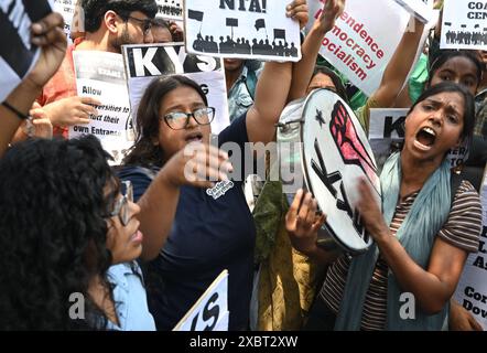 Neu-Delhi, Indien. Juni 2024. PATNA, INDIEN - 10. JUNI: JNUSU-Aktivisten protestieren gegen massive Korruption in NEET-Ergebnissen und fordern eine Untersuchung der NEET-Ergebnisse gegen korrupte NTA während der JNUSU-Protestdemonstration im Bildungsministerium in Shastri Bhawan am 10. Juni 2024 in Patna, Indien. (Foto: Sonu Mehta/Hindustan Times/SIPA USA) Credit: SIPA USA/Alamy Live News Stockfoto