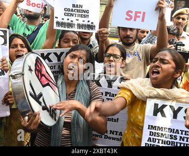 Neu-Delhi, Indien. Juni 2024. PATNA, INDIEN - 10. JUNI: JNUSU-Aktivisten protestieren gegen massive Korruption in NEET-Ergebnissen und fordern eine Untersuchung der NEET-Ergebnisse gegen korrupte NTA während der JNUSU-Protestdemonstration im Bildungsministerium in Shastri Bhawan am 10. Juni 2024 in Patna, Indien. (Foto: Sonu Mehta/Hindustan Times/SIPA USA) Credit: SIPA USA/Alamy Live News Stockfoto