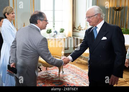 Stockholm, Schweden. Juni 2024. Schwedens König Carl Gustaf hält am 13. Juni 2024 ein Mittagessen für den kolumbianischen Präsidenten Gustavo Petro und seine Frau Verónica Alcocer im Königspalast in Stockholm, Schweden. Foto: Henrik Montgomery/TT/Code 10060 Credit: TT News Agency/Alamy Live News Stockfoto