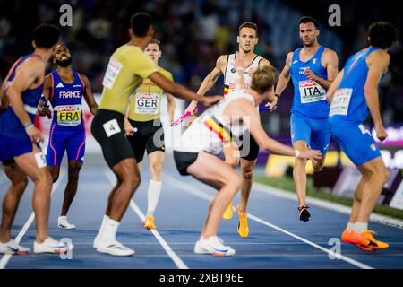 Rom, Italien. Juni 2024. Der Belgier Dylan Borlee und der Belgier Alexander Doom wurden am Mittwoch, den 12. Juni 2024, beim 4x400-m-Staffelfinale der Männer bei den Leichtathletik-Europameisterschaften in Rom, Italien, in Aktion gezeigt. Die Leichtathletik-Europameisterschaften finden vom 7. Bis 12. Juni statt. BELGA FOTO JASPER JACOBS Credit: Belga News Agency/Alamy Live News Stockfoto