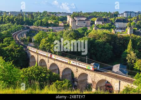 Die Passerelle, auch bekannt als das Luxemburger Viadukt, ist ein Viadukt in Luxemburg-Stadt im Süden Luxemburgs. Stockfoto