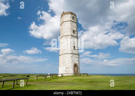 Der Chalk Tower, auch Old Flamborough Lighthouse genannt, befindet sich am Flamborough Head in East Yorkshire, England Stockfoto