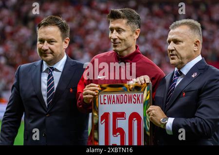 Lukasz Wachowski (L) Generalsekretär des polnischen Fußballverbandes, Robert Lewandowski (C) von Polen und Cezary Kulesza (R) Präsident des polnischen Foo Stockfoto