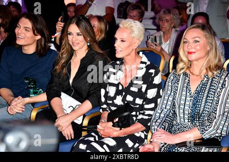 Damian Hurley, Elizabeth Hurley, Brigitte Nielsen und Elisabeth Röhm bei der Ernsting's Family Fashion Show 2024 im Hotel Atlantic. Hamburg, 11.06.2024 Stockfoto