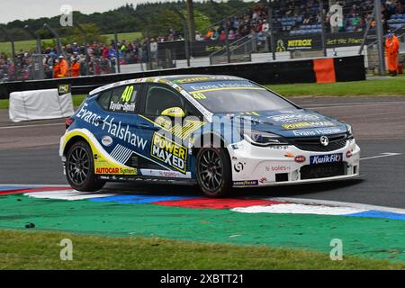 Aron Taylor-Smith, Vauxhall Astra, Evans Halshaw Power Maxed Racing, BTCC, British Touring Car Championship, Runden zehn, elf und zwölf der 202er Stockfoto