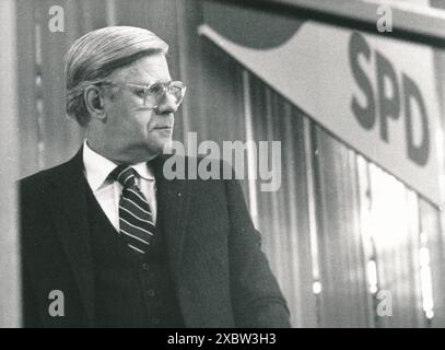 Der SPD Politiker Bundeskanzler Helmut Schmidt 1982 in Bonn. --- deutscher Politiker Bundeskanzler Helmut Schmidt 1982 in Bonn *** SPD-Politiker Bundeskanzler Helmut Schmidt 1982 in Bonn Bundeskanzler Helmut Schmidt 1982 in Bonn Stockfoto