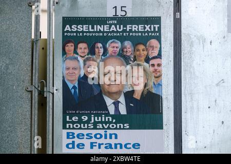 Paris, Frankreich - 4. Juni 2024: Porträt von Asselineau, Kandidat der Union nationale auf einem Wahlkampfplakat in Paris Stockfoto