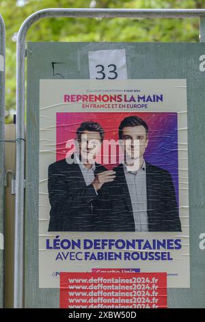 Paris, Frankreich - 4. Juni 2024: Porträt von Leon Deffontaines und Fabien Roussel, Kandidaten der linken Partei auf einem Wahlkampfplakat in Paris Stockfoto