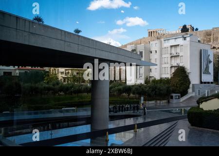 Blick auf den Parthenon-Tempel vom Akropolis-Museum in Athen, der Hauptstadt Griechenlands, am 11. Januar 2023. VU du Temple du Parthenon Depuis le musee de Stockfoto